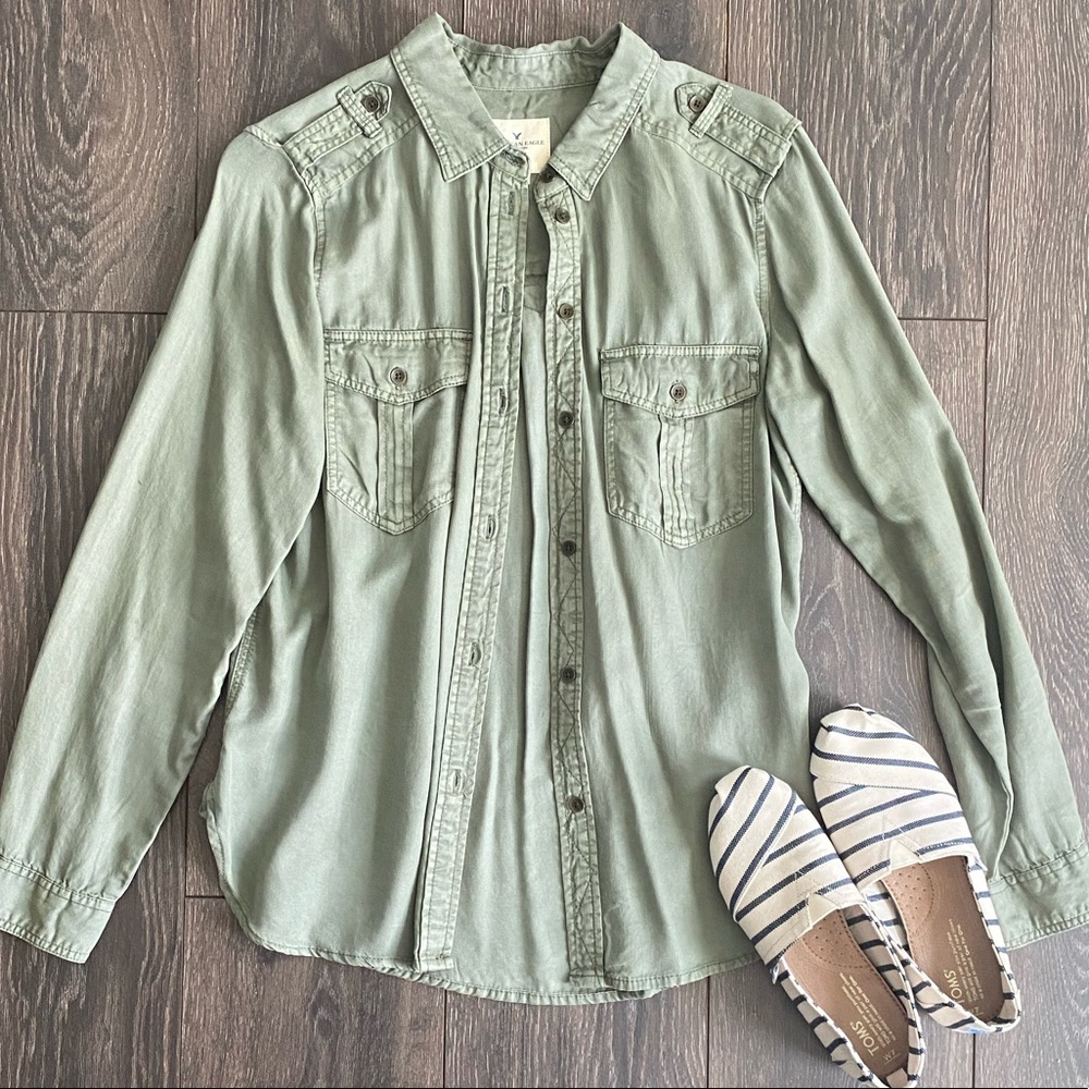 AE Button Up